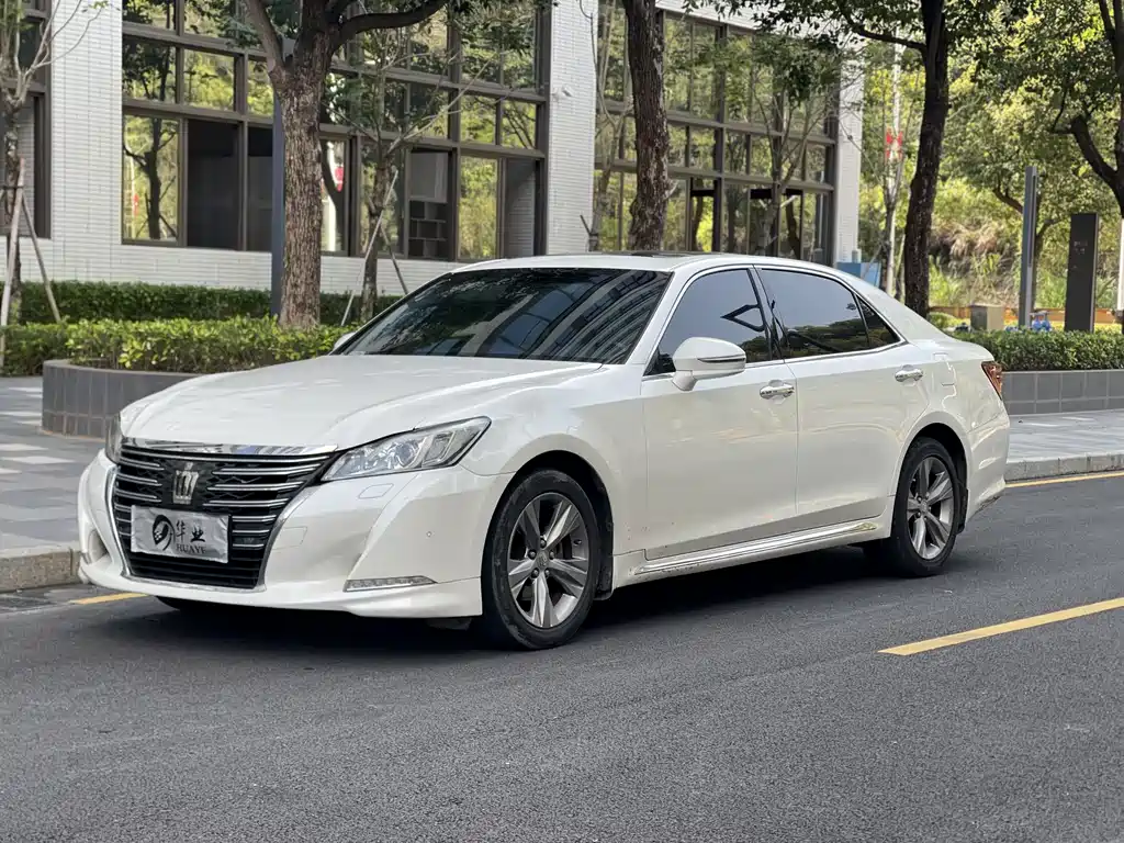 Toyota Crown 2016 — фото 1