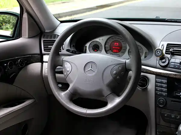 Mercedes-Benz E-Class 2004