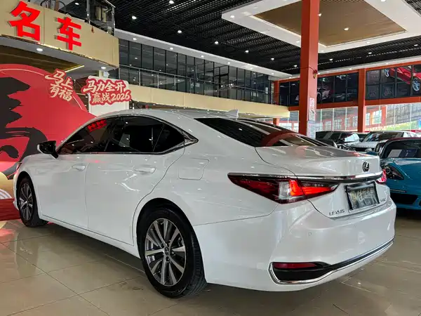 Lexus ES 2018