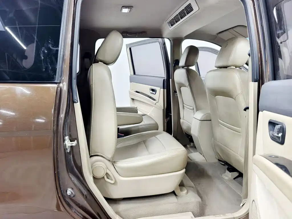 Wuling Hongguang 2014 — фото 16