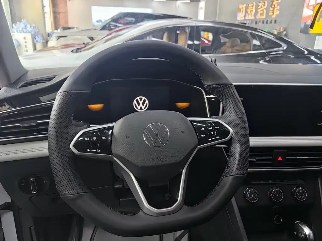 Volkswagen Tiguan L 2022 — фото 14