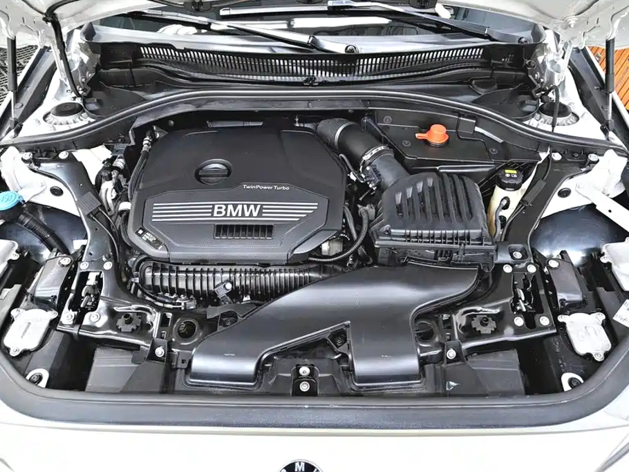 BMW 1 Series 2021 — фото 10
