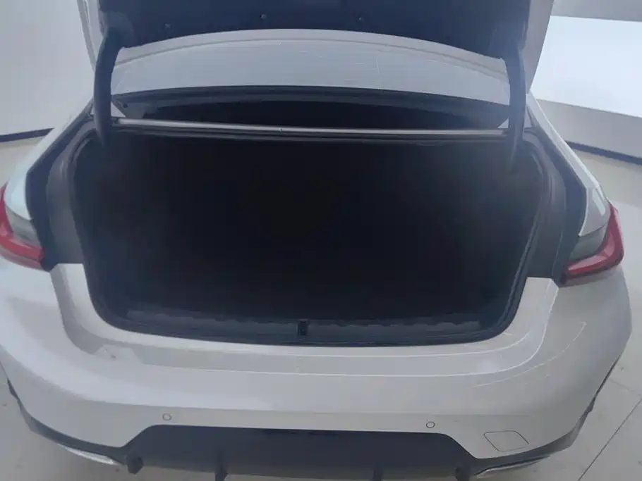 BMW 3 Series 2025