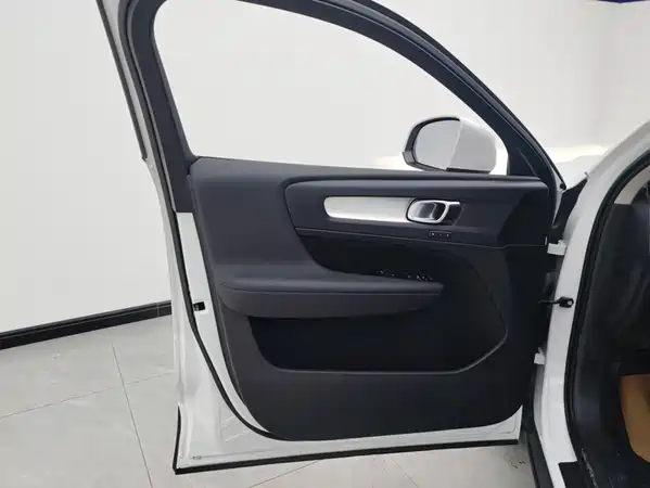 Volvo XC40 2021