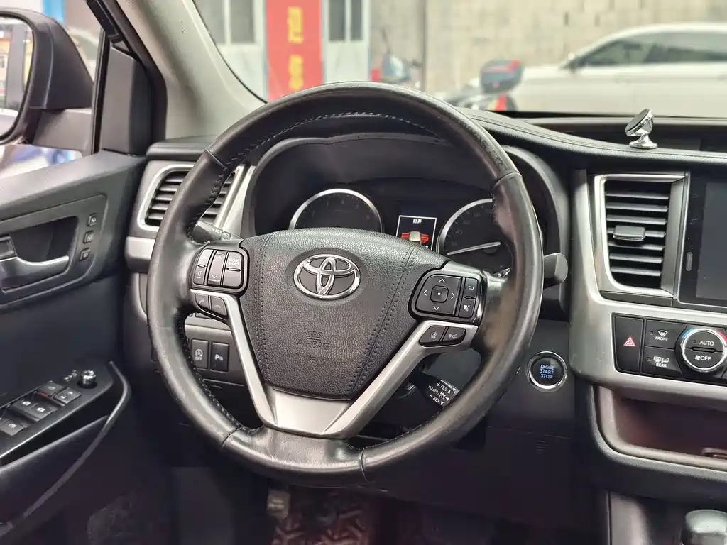 Toyota Highlander 2018 — фото 11