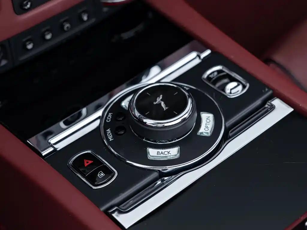 Rolls-Royce Dawn 2020 — фото 16