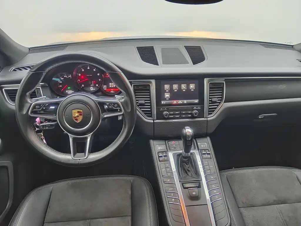 Porsche Macan 2018 — фото 10