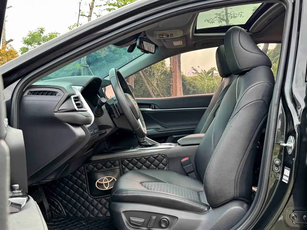 Toyota Camry 2022 — фото 10