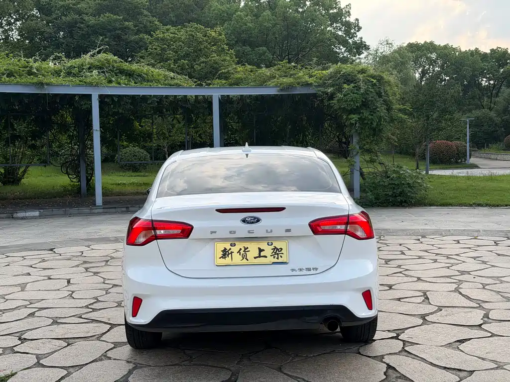 Ford Focus 2020 — фото 12