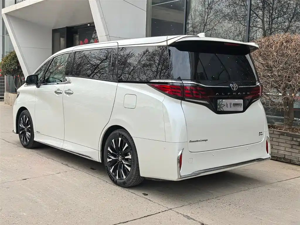 Toyota Alphard 2025 — фото 3