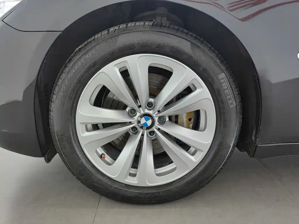 BMW 7 Series 2010 — фото 17