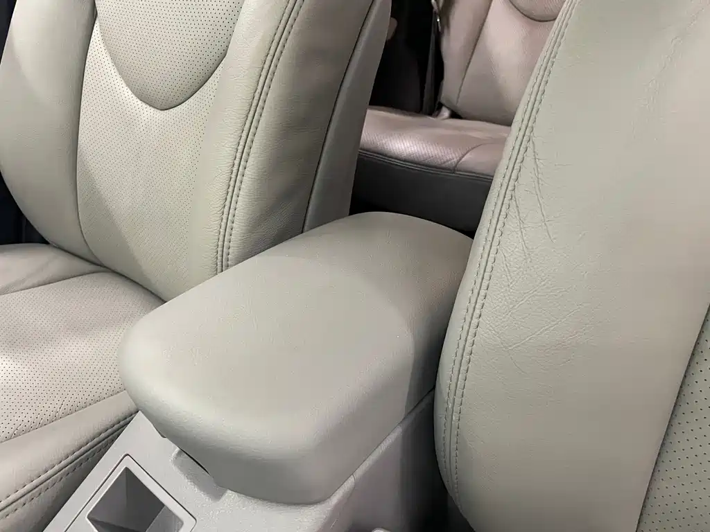 Toyota RAV4 2010 — фото 22