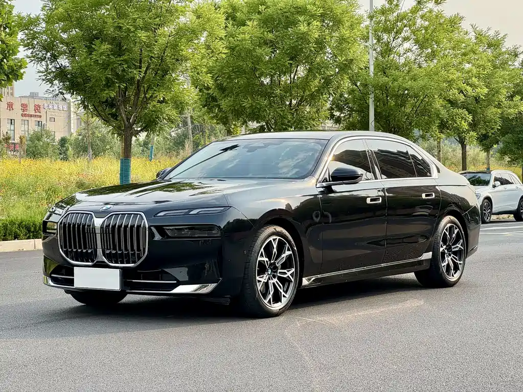BMW 7 Series 2024 — фото 1