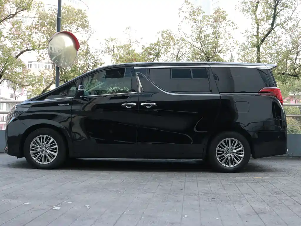 Toyota Alphard 2023 — фото 2