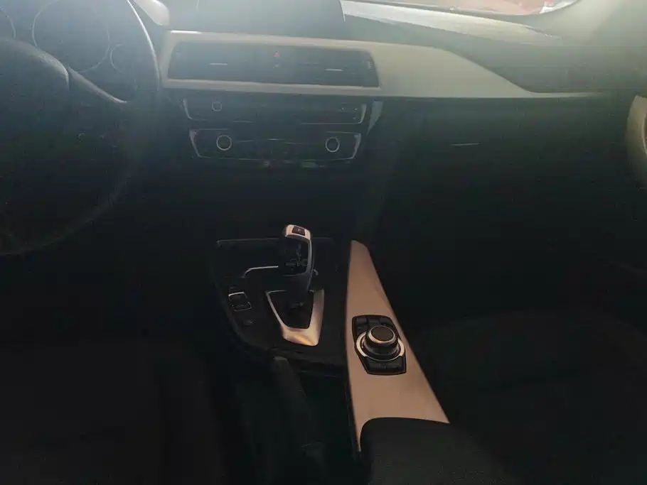 BMW 3 Series 2016 — фото 13