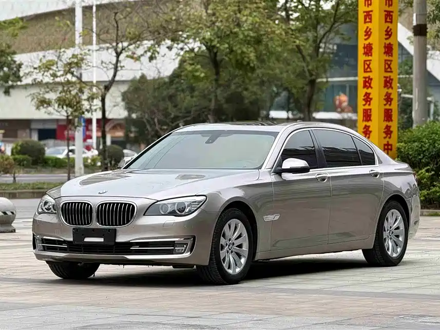 BMW 7 Series 2013 — фото 1