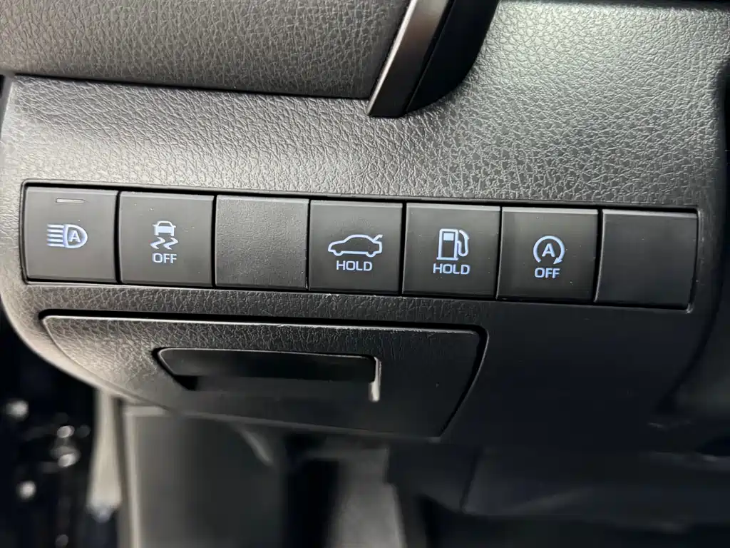 Toyota Camry 2023 — фото 12
