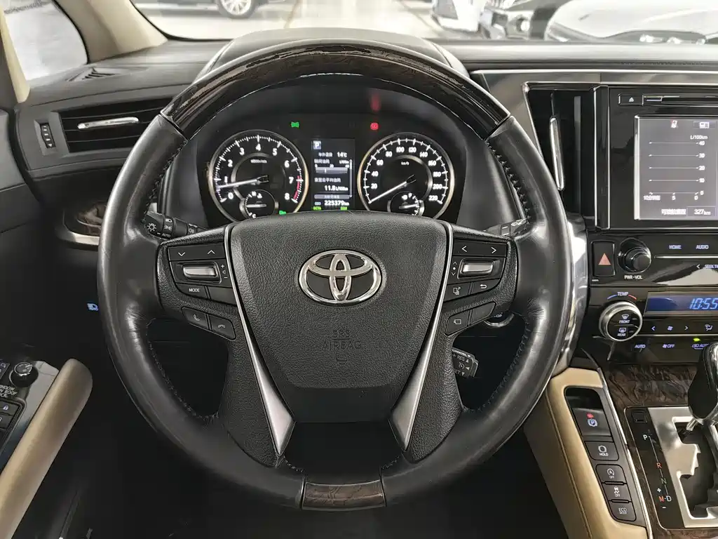 Toyota Alphard 2018 — фото 7