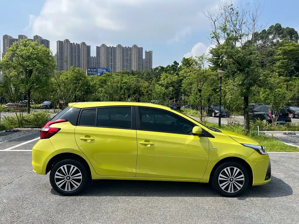 Toyota Yaris L 2016 — фото 8