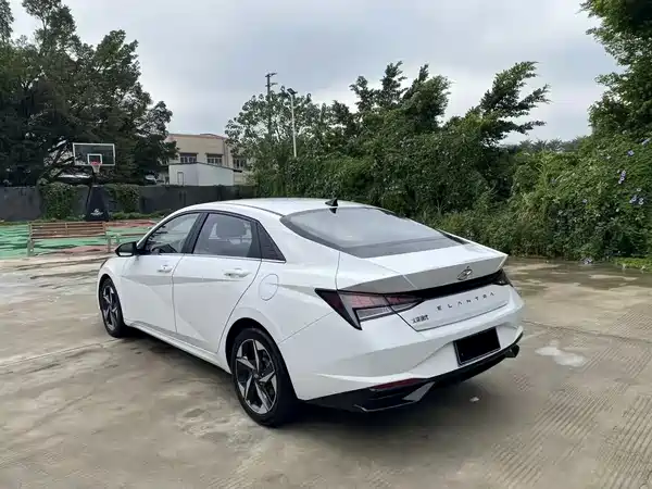 Hyundai Elantra 2021