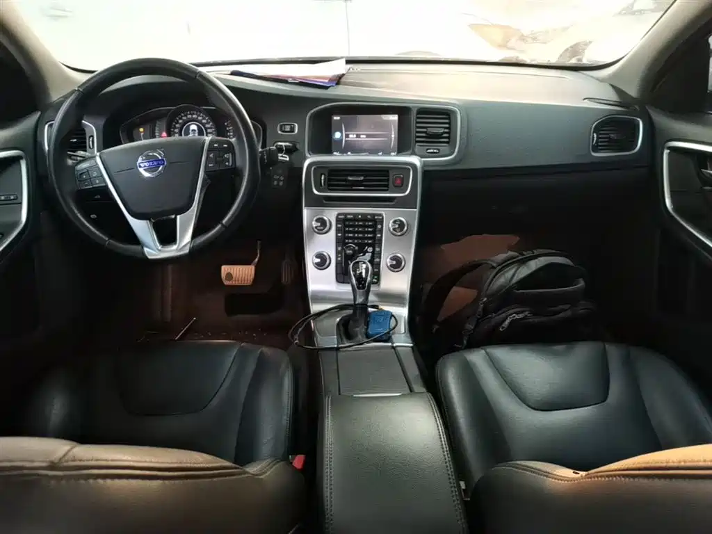 Volvo S60 2017 — фото 10