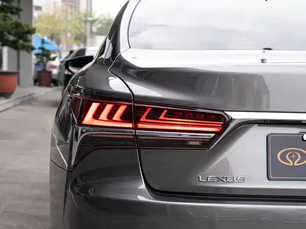 Lexus LS 2018