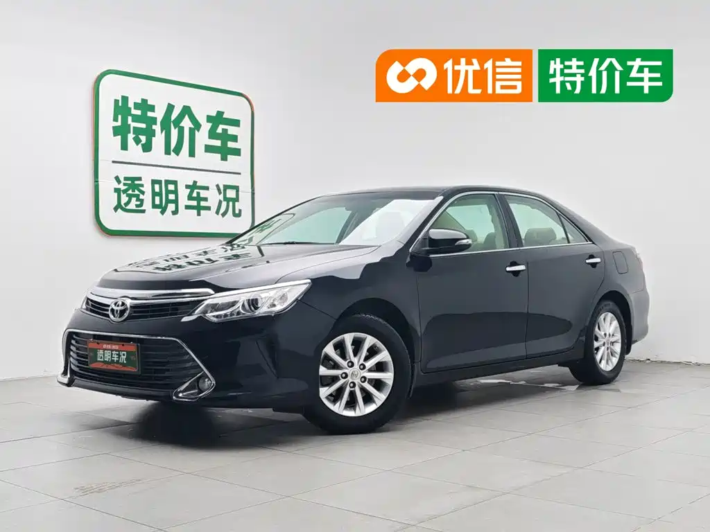 Toyota Camry 2015 — фото 1