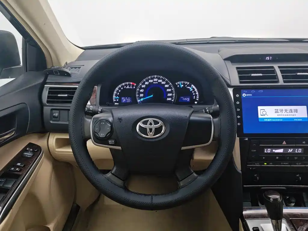 Toyota Camry 2015 — фото 11