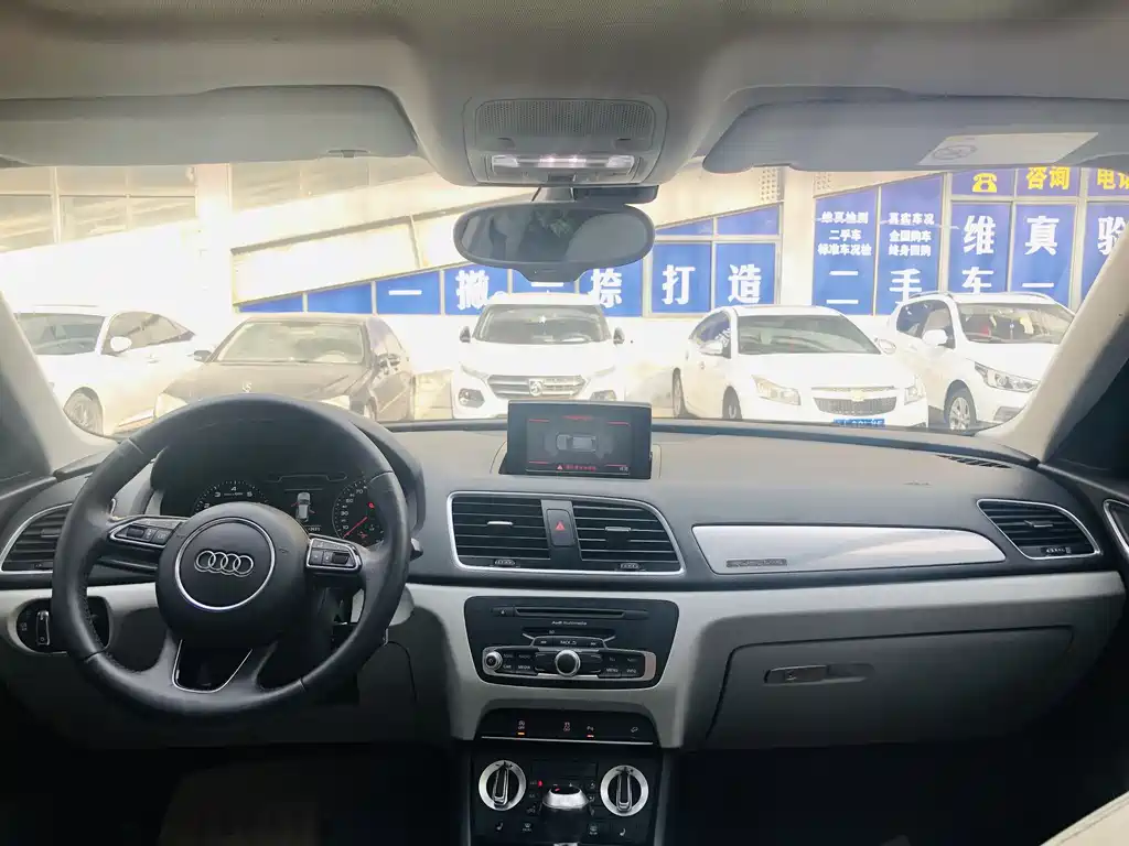 Audi Q3 2015 — фото 9