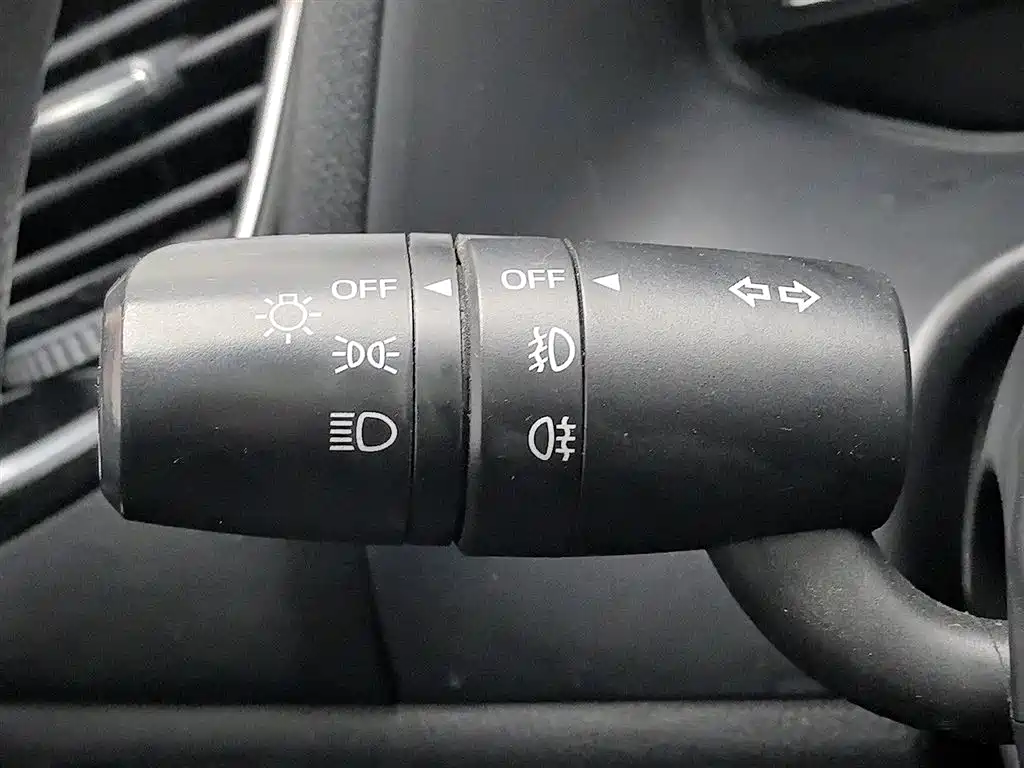 Mazda 3 Axela 2015 — фото 21