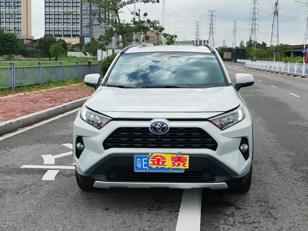 Toyota RAV4 2020 — фото 1