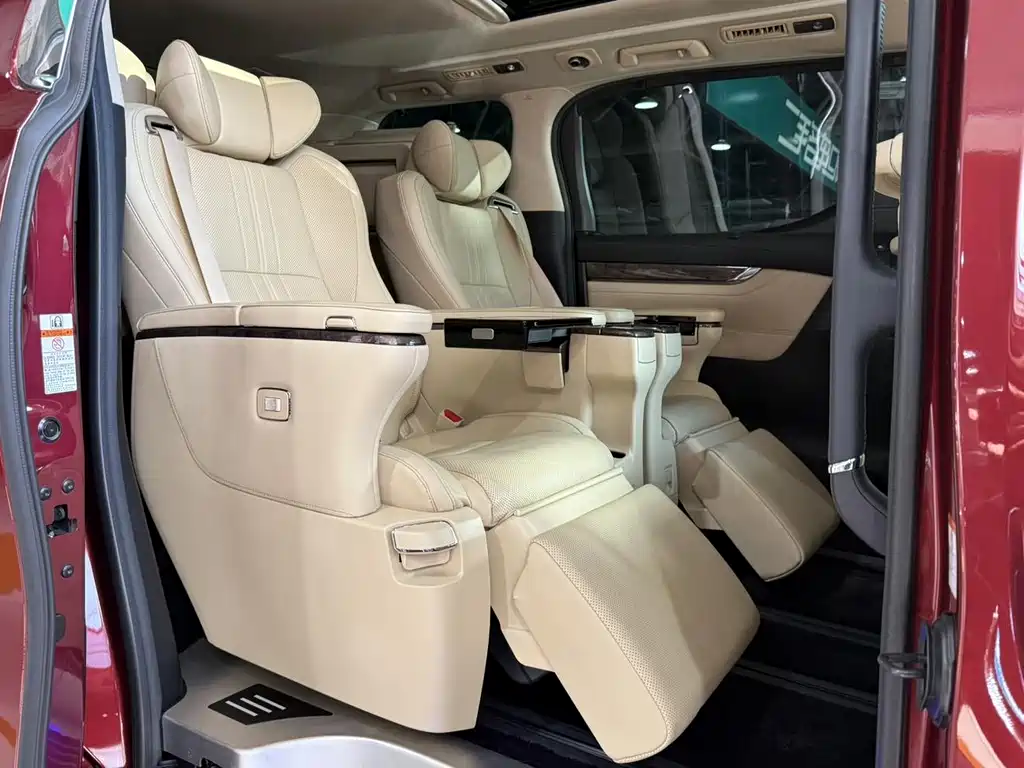 Toyota Alphard 2022 — фото 24