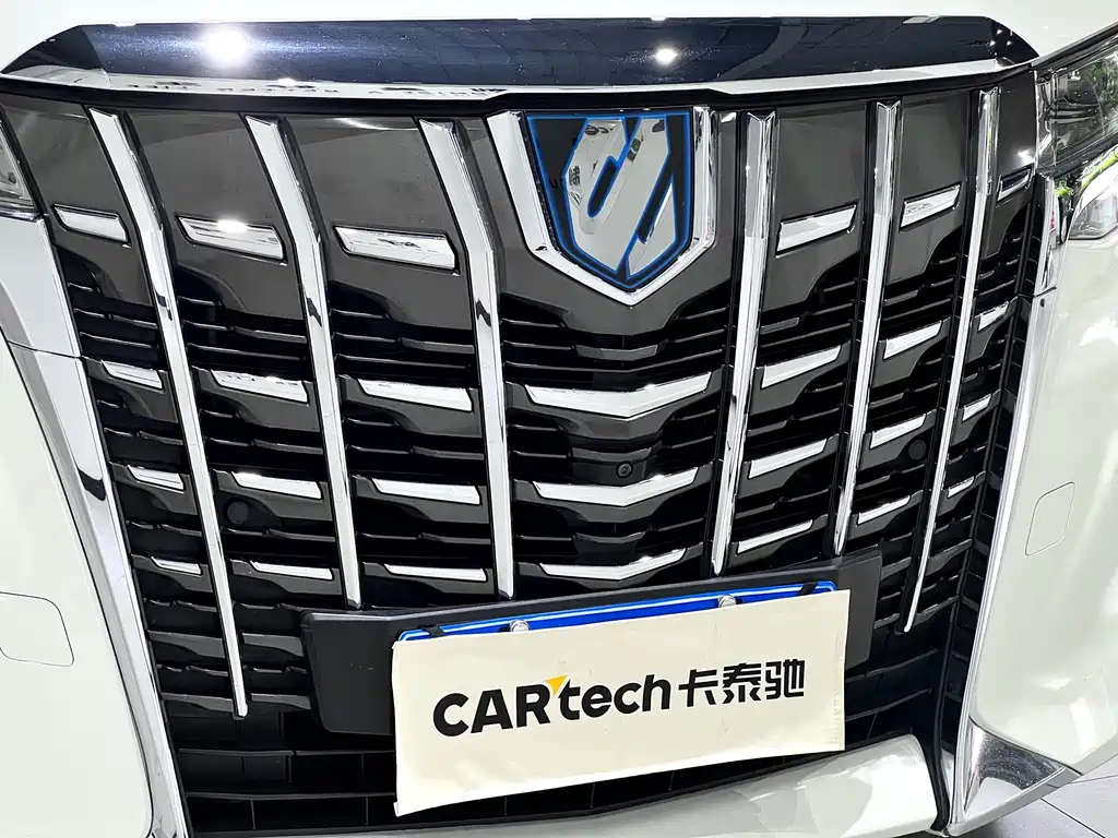 Toyota Alphard 2023 — фото 9