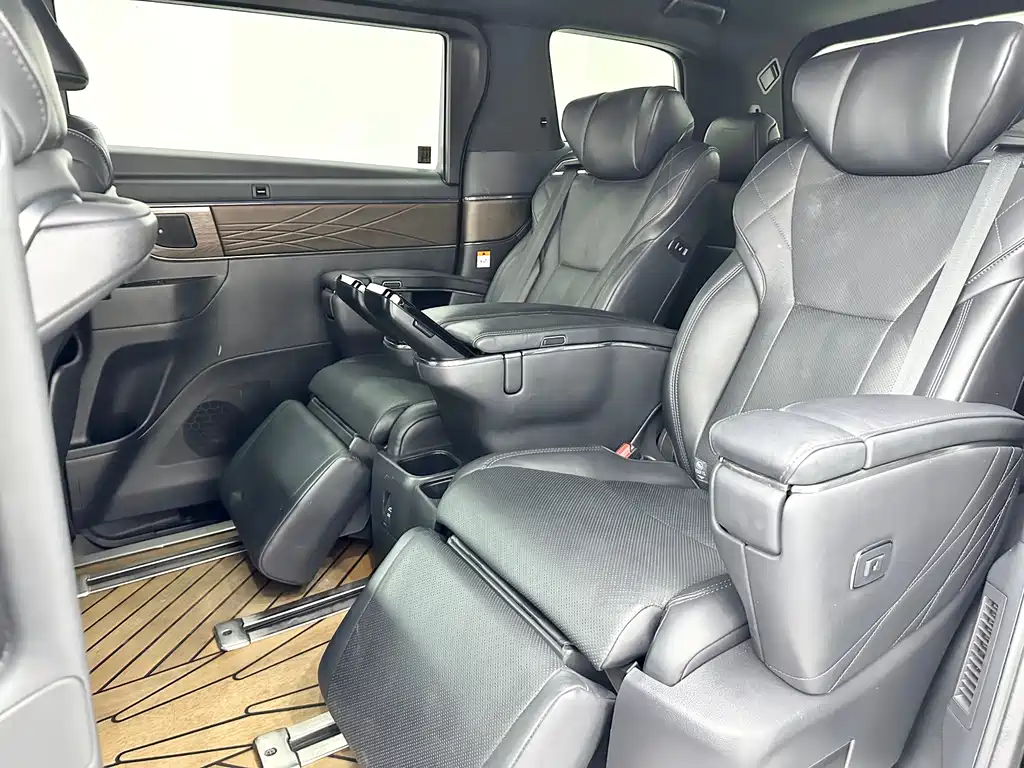 Toyota Alphard 2024 — фото 14