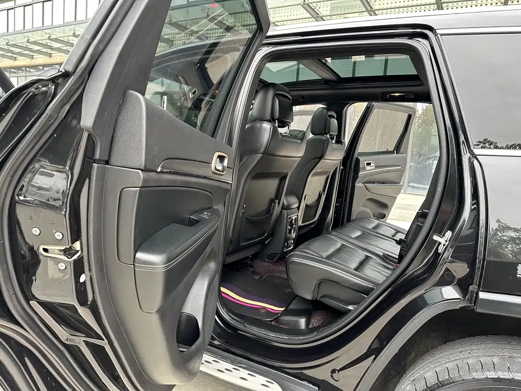 Jeep Grand Cherokee 2015 — фото 13