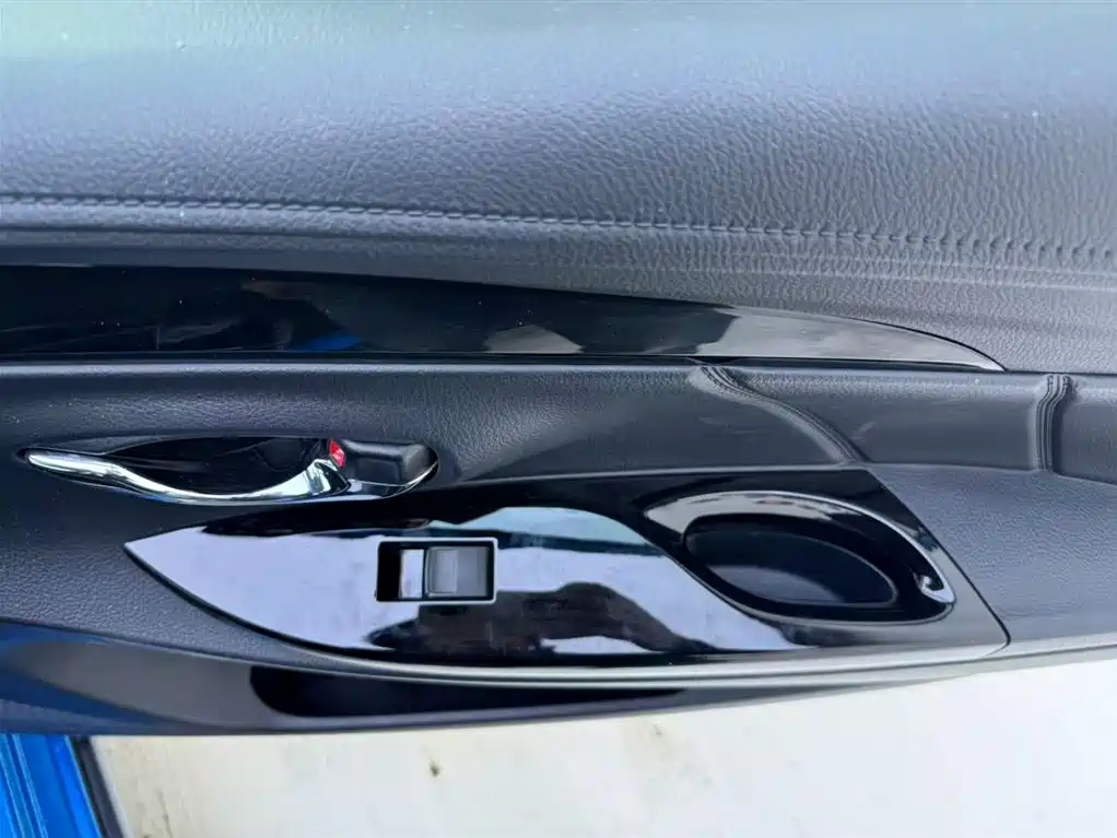 Toyota Yaris L 2021 — фото 14