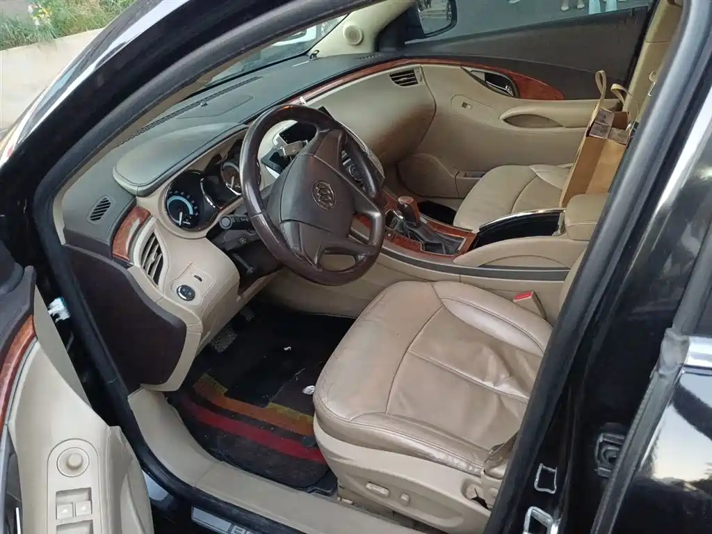 Buick LaCrosse 2011 — фото 16
