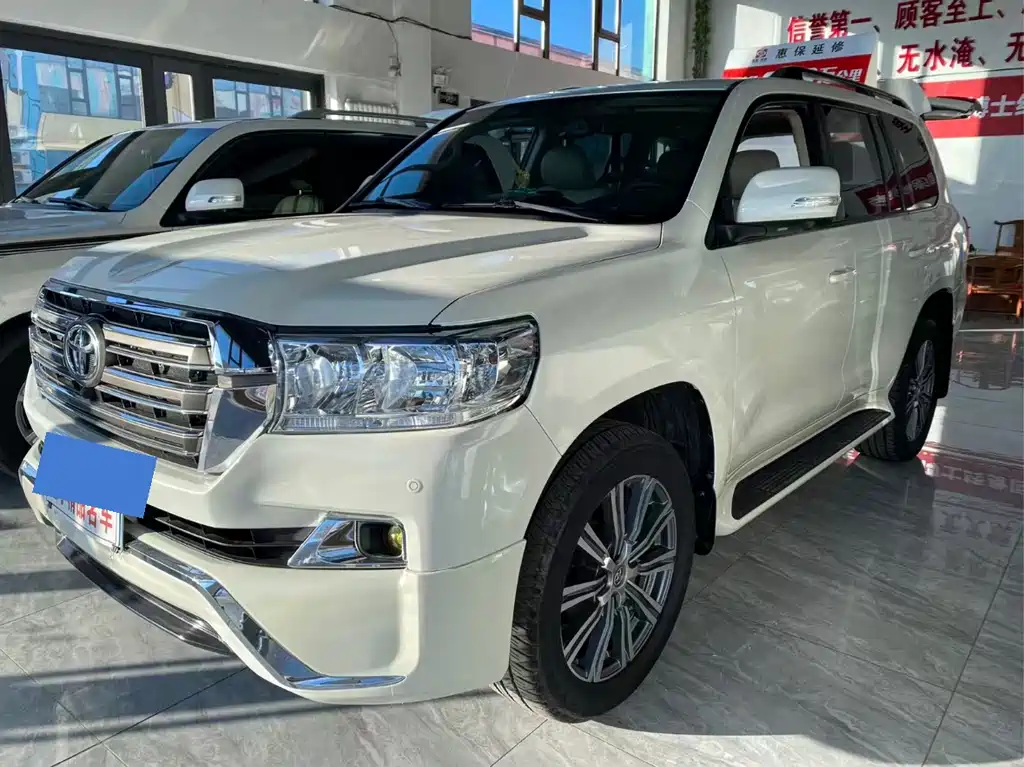 Toyota Land Cruiser 2018 — фото 1