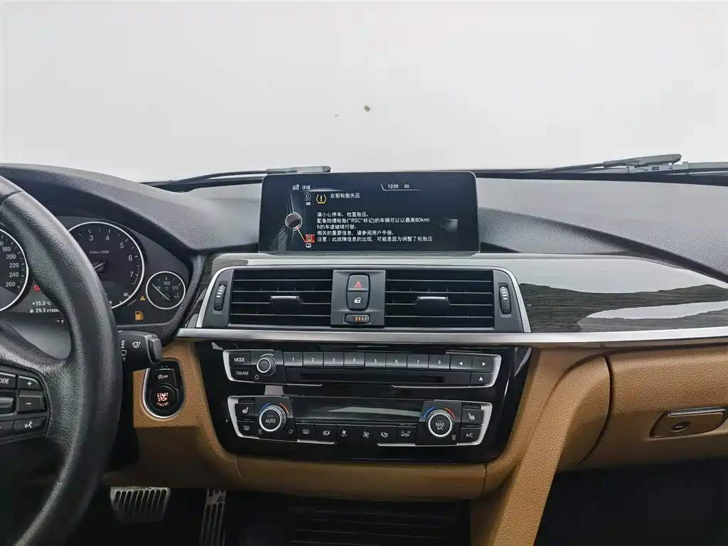 BMW 3 Series 2016 — фото 12