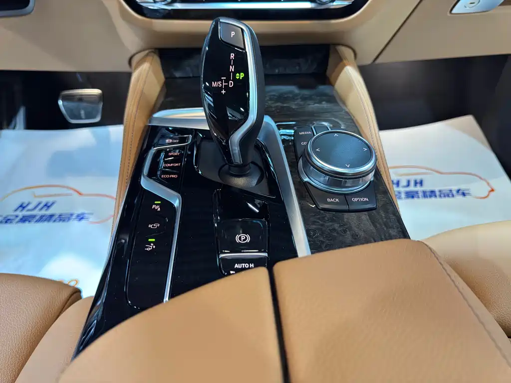 BMW 6 Series GT 2025 — фото 9