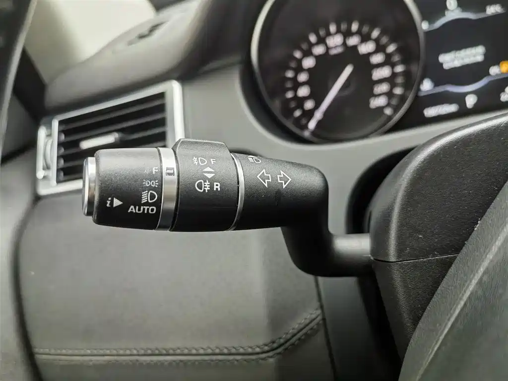 Land Rover Discovery Sport 2019 — фото 21
