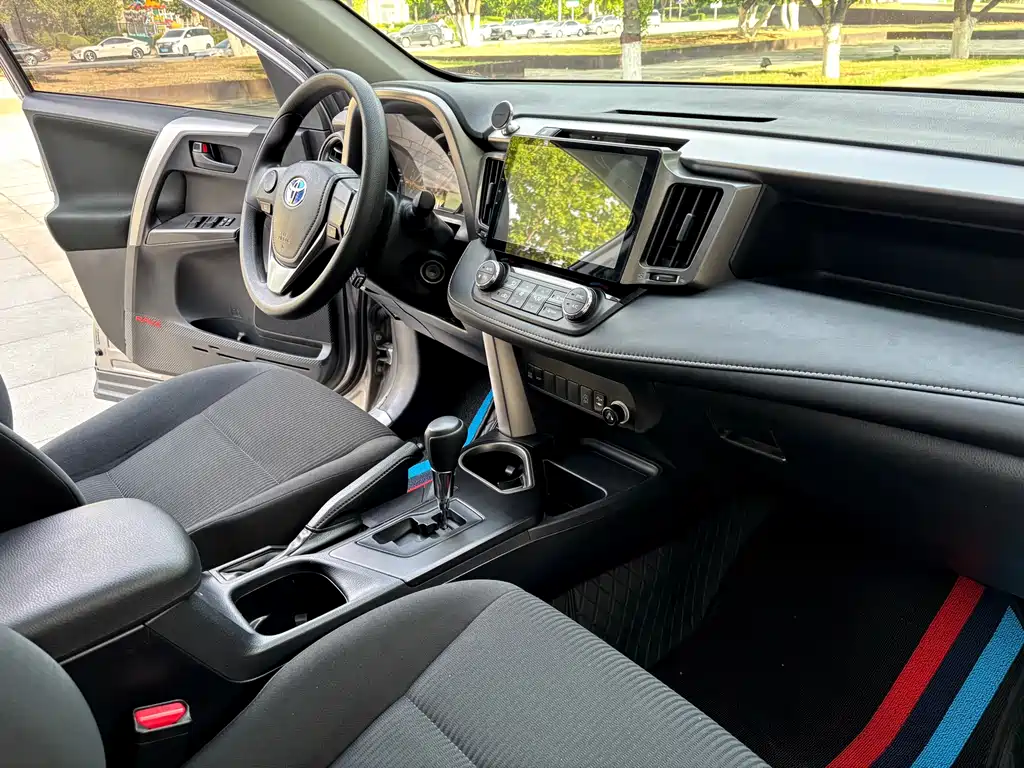 Toyota RAV4 2019 — фото 17