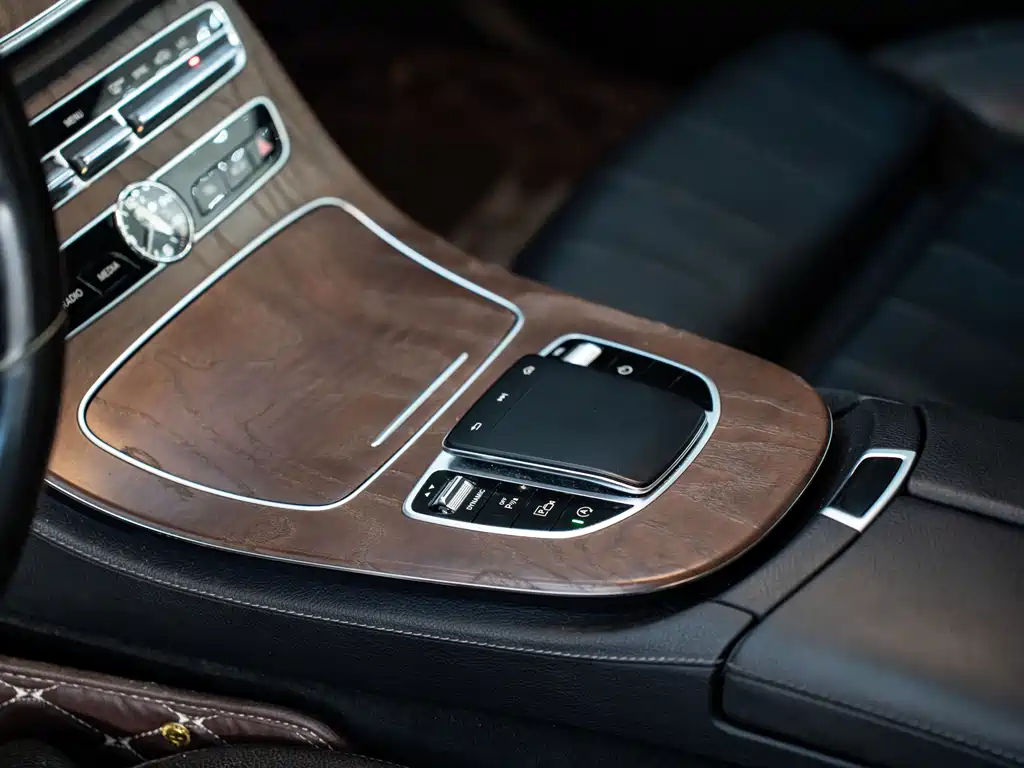Mercedes-Benz E-Class 2019 — фото 12