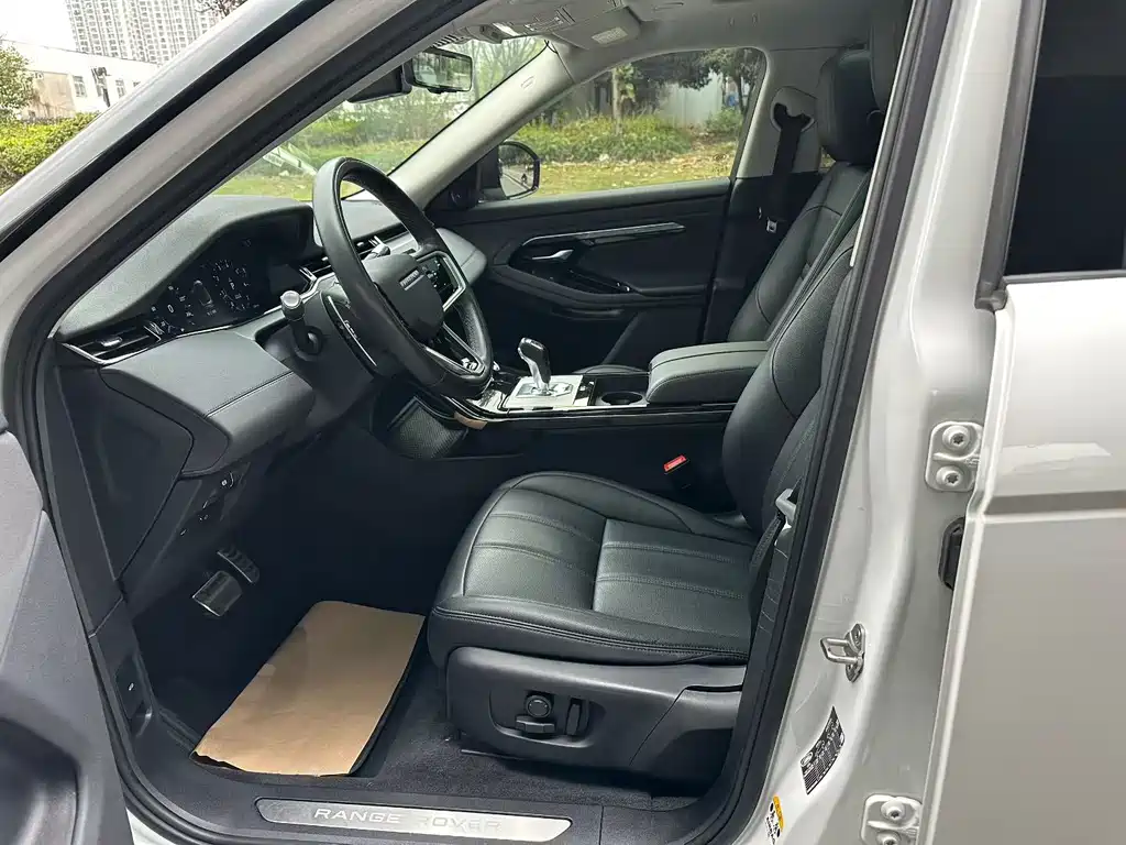 Land Rover Evoque 2023 — фото 7