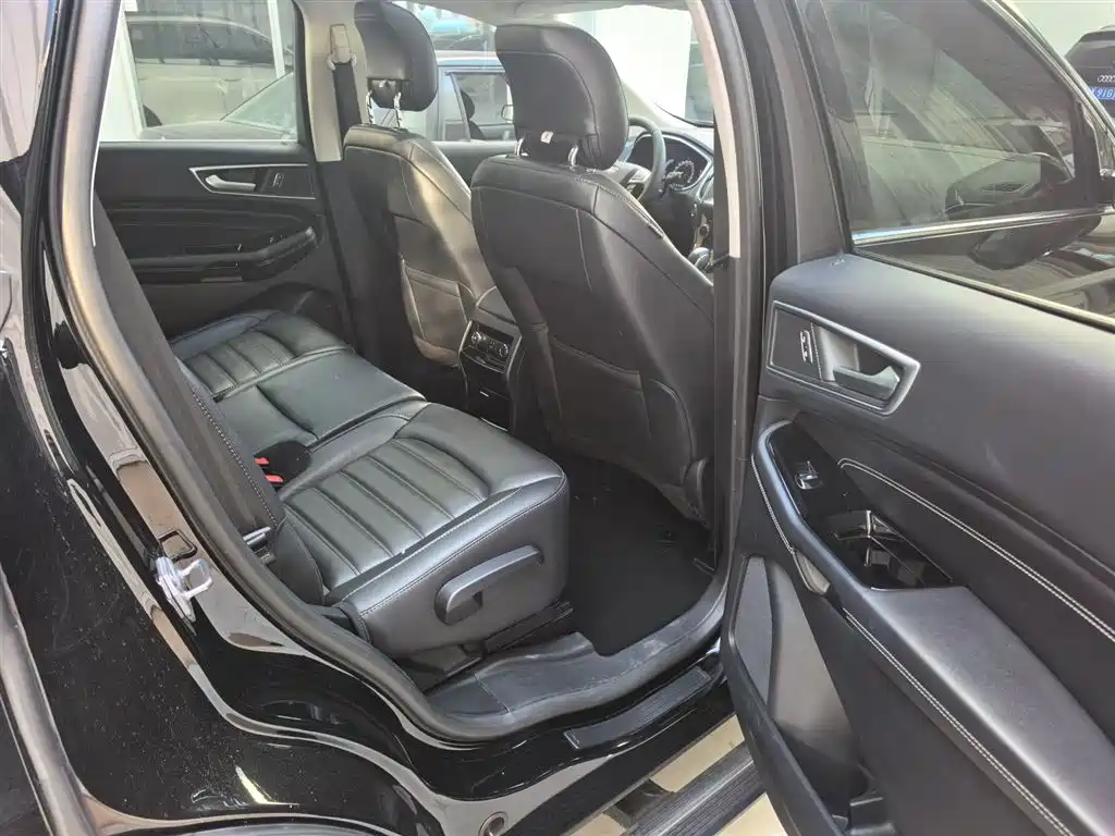 Ford Edge 2019 — фото 13