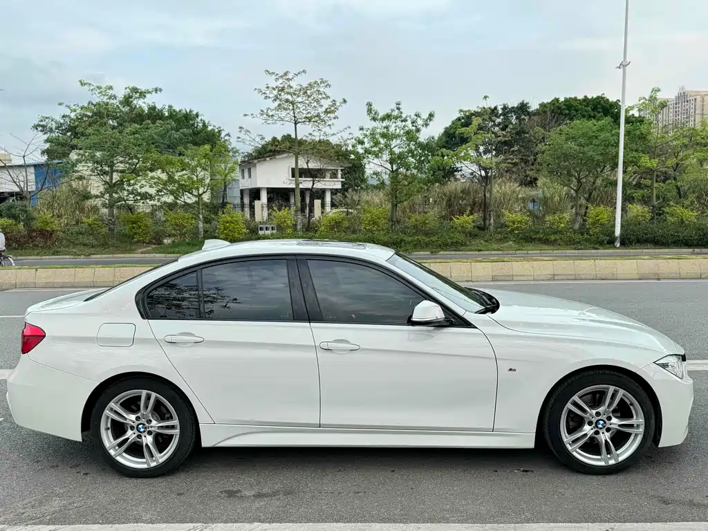 BMW 3 Series 2017 — фото 23
