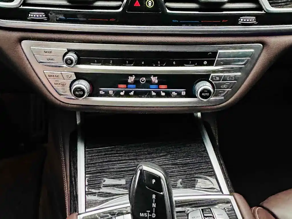 BMW 7 Series 2021 — фото 25
