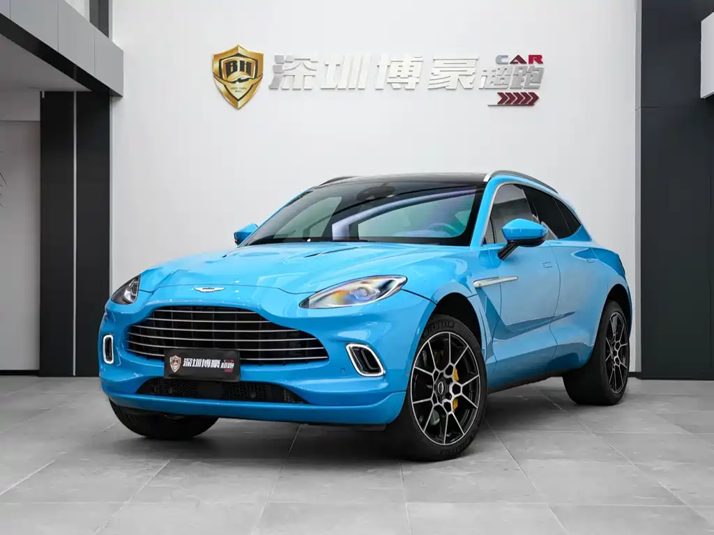 Aston Martin DBX 2021 — фото 1