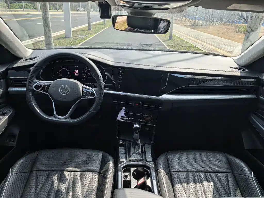 Volkswagen Passat New Energy 2022 — фото 13