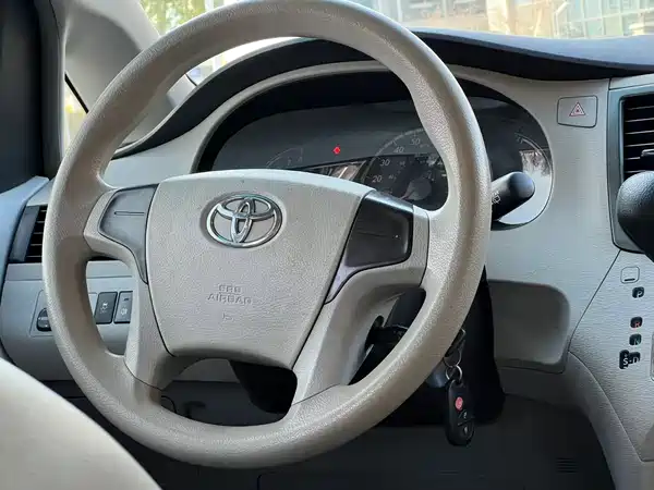 Toyota Sienna 2015